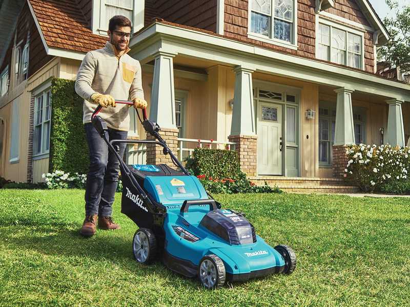 Makita DLM539PT2 - Tondeuse &agrave; batterie - 36V - Coupe 53 cm - 2x 18V 5Ah