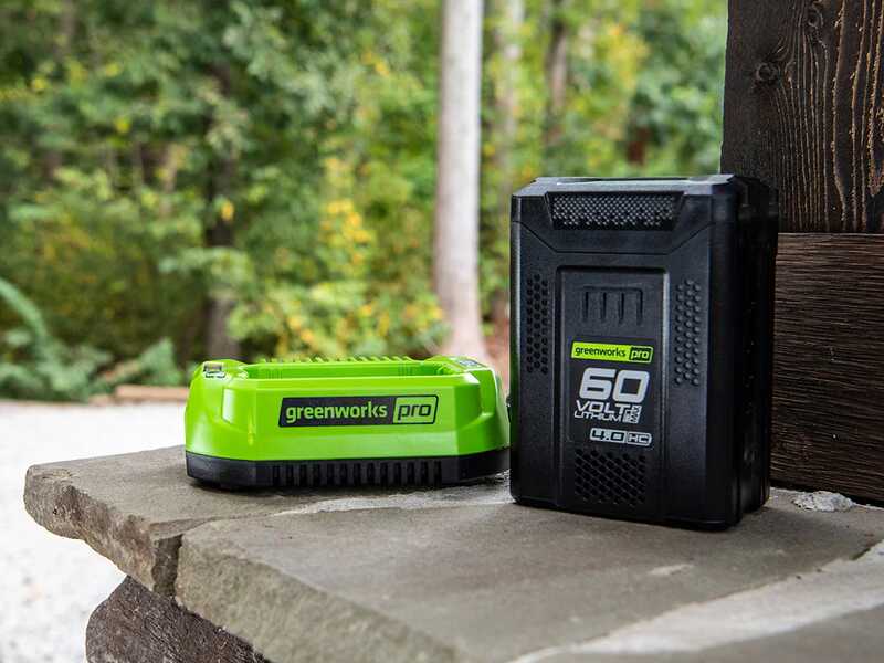 Greenworks GD60LM46SPK4 - Tondeuse &agrave; gazon automotrice &agrave; batterie - 60V/4Ah - Coupe 46 cm