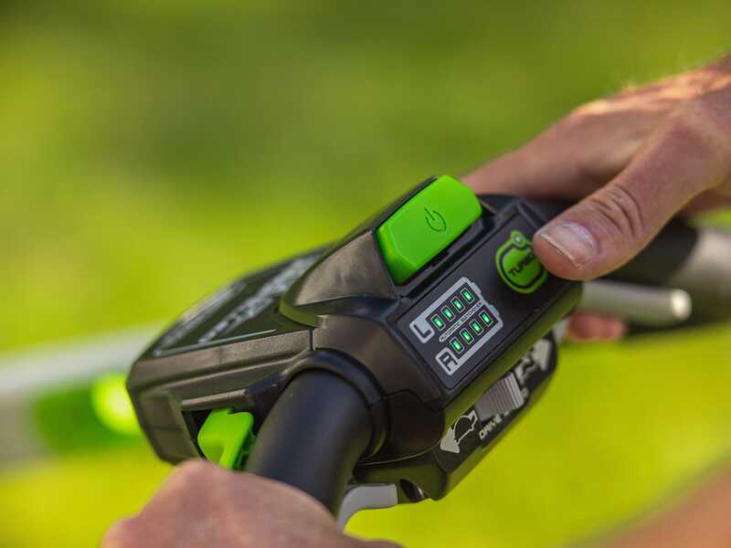 Greenworks GD60LM46SPK4 - Tondeuse &agrave; gazon autotract&eacute;e &agrave; batterie - 60V/4Ah - Coupe 46 cm