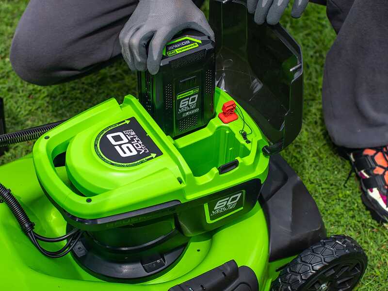Greenworks GD60LM46SPK4 - Tondeuse &agrave; gazon autotract&eacute;e &agrave; batterie - 60V/4Ah - Coupe 46 cm