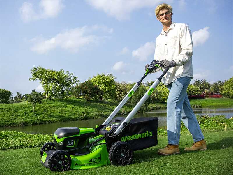 Greenworks GD60LM46SPK4 - Tondeuse &agrave; gazon autotract&eacute;e &agrave; batterie - 60V/4Ah - Coupe 46 cm