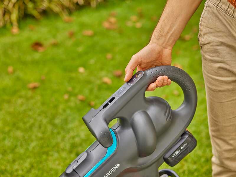 Gardena PowerJet Collect 18 P4A - Souffleur Aspirateur &agrave; batterie - SANS BATTERIE NI CHARGEUR