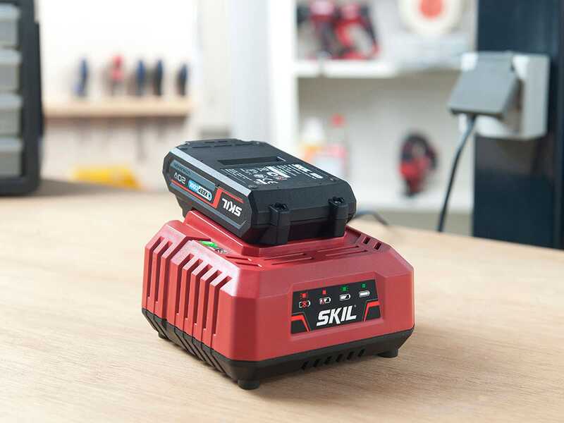 Skil 0440 CA - Taille-haie &agrave; batterie - Lame de 55 cm - 20 V 2,5 Ah