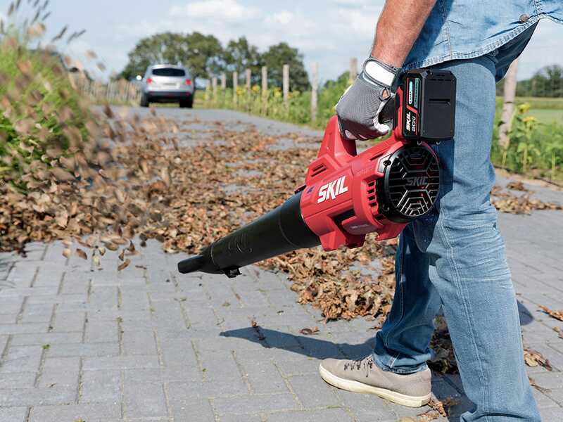 Skil 0330 CA - Souffleur &agrave; feuilles &agrave; batterie - SANS BATTERIE NI CHARGEUR