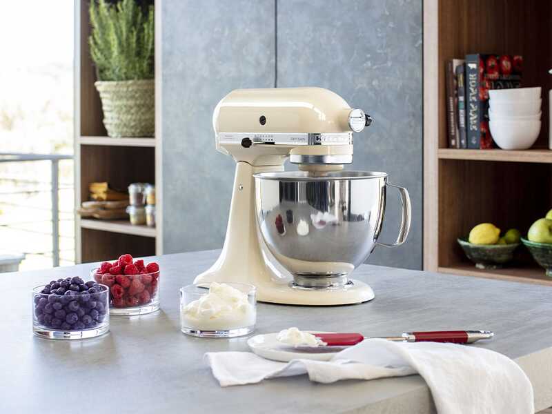 KitchenAid Artisan 5KSM125-EAC Cr&egrave;me - Batteur m&eacute;langeur plan&eacute;taire avec t&ecirc;te relevable