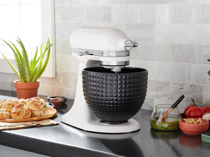 KitchenAid Black Studded - Bol en c&eacute;ramique 4,7 L