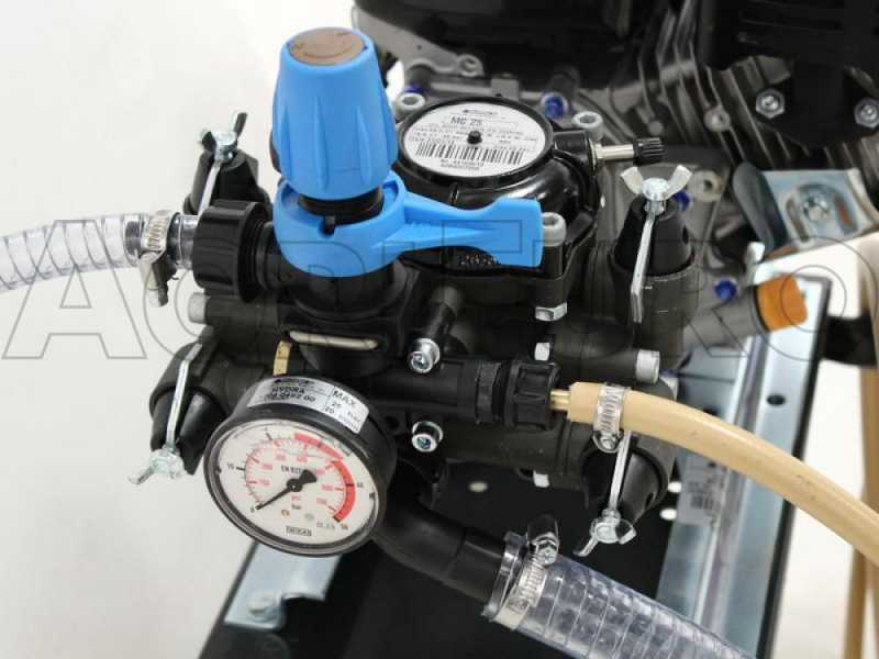 Pulv&eacute;risateur thermique sur brouette Comet MC 25 Loncin G120 F avec cuve 120L