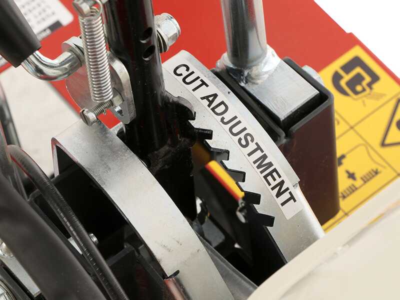 Benassi L390 4RM - D&eacute;plaqueuse de gazon tract&eacute;e &agrave; essence 4x4 - Honda GX200 - 6.5 CV