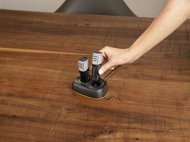 Karcher FC 4-4 - Nettoyeur de sols &agrave; batterie - 3 en 1 : lave, nettoye et s&egrave;che