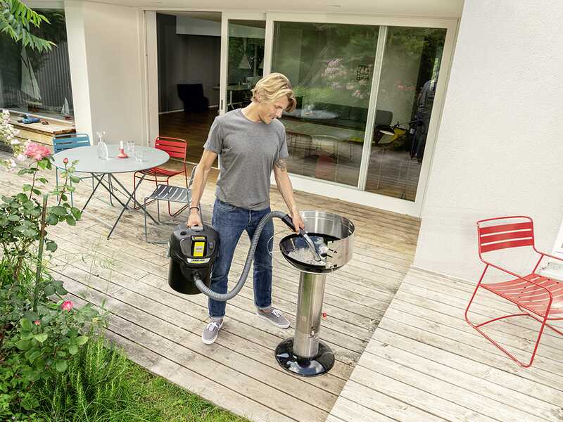 Karcher AD 2 Battery - Aspirateur &agrave; cendres - Bac de collecte en m&eacute;tal 14 l - SANS BATTERIE NI CHARGEUR