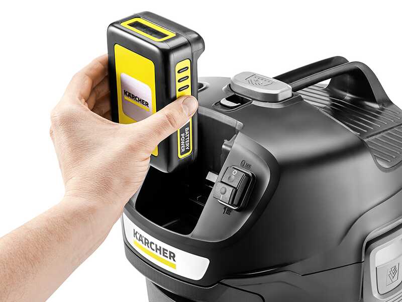 Karcher AD 2 Battery - Aspirateur multifonction - F&ucirc;t en m&eacute;tal de 14L - 18V/ 2,5 Ah