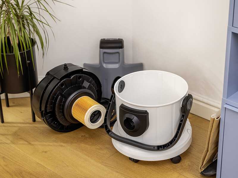 Karcher SE 4 - Nettoyeur moquettes - Aspirateur liquides avec bidon eau propre/sale 4 L - 1000 W