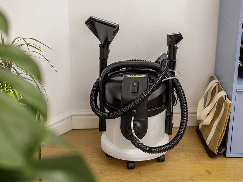 Karcher SE 4 - Nettoyeur moquettes - Aspirateur liquides avec bidon eau propre/sale 4 L - 1000 W