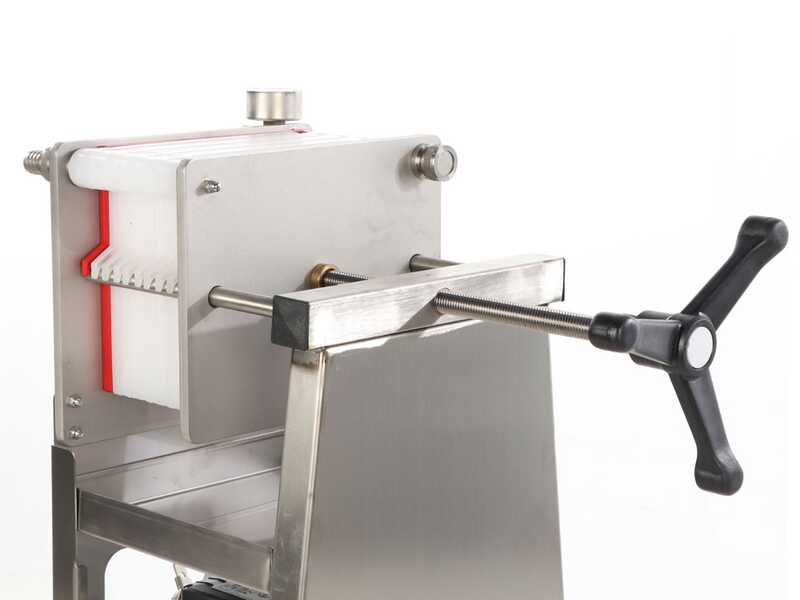 Enotecnica Pillan F10 - Filtre &agrave; plaques pour vin sur chariot - Ch&acirc;ssis INOX et pompe NOVAX