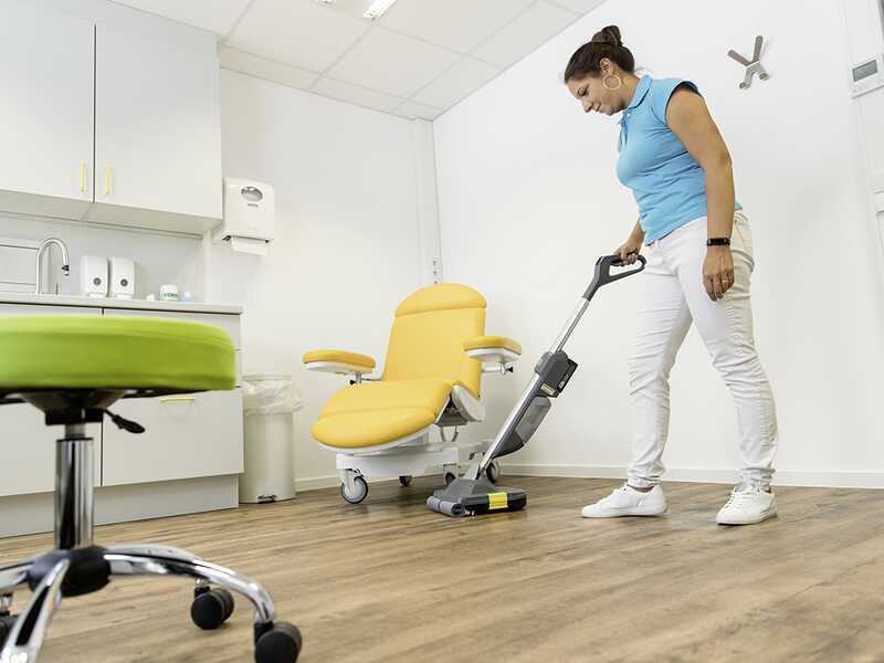 Karcher BR 30/1 C Bp Pack 18/30 - Nettoyeur de sols &agrave; batterie 3 en 1 : lave, s&egrave;che, aspire