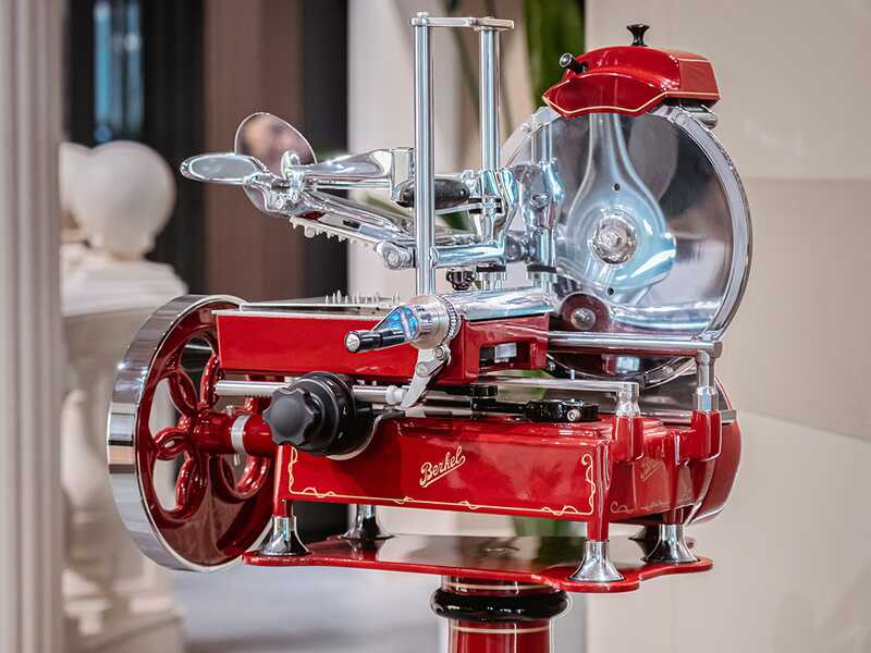 BERKEL B2 Rouge - Trancheuse &agrave; volant avec socle - &Agrave; lames en acier chrom&eacute; de 265 mm
