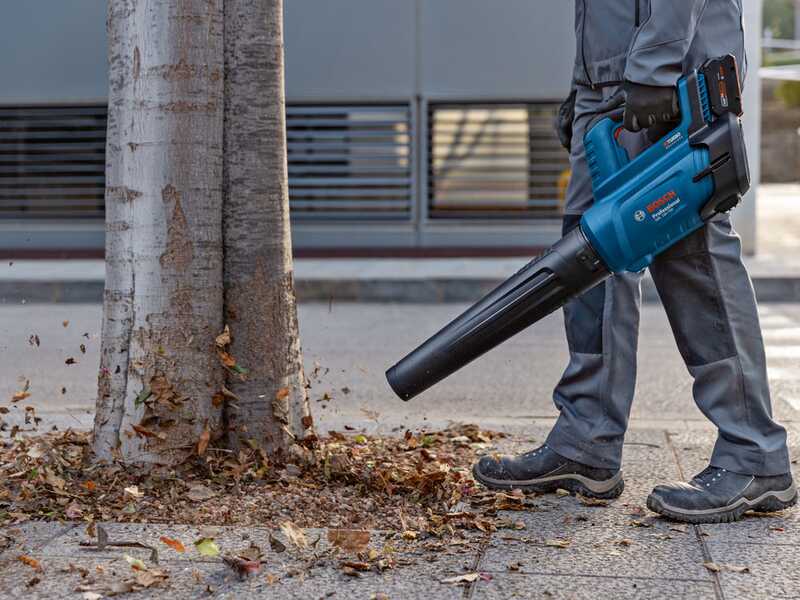 Bosch Professional GBL 18V-750 - Souffleur de feuilles &agrave; batterie - 18V/5.5Ah