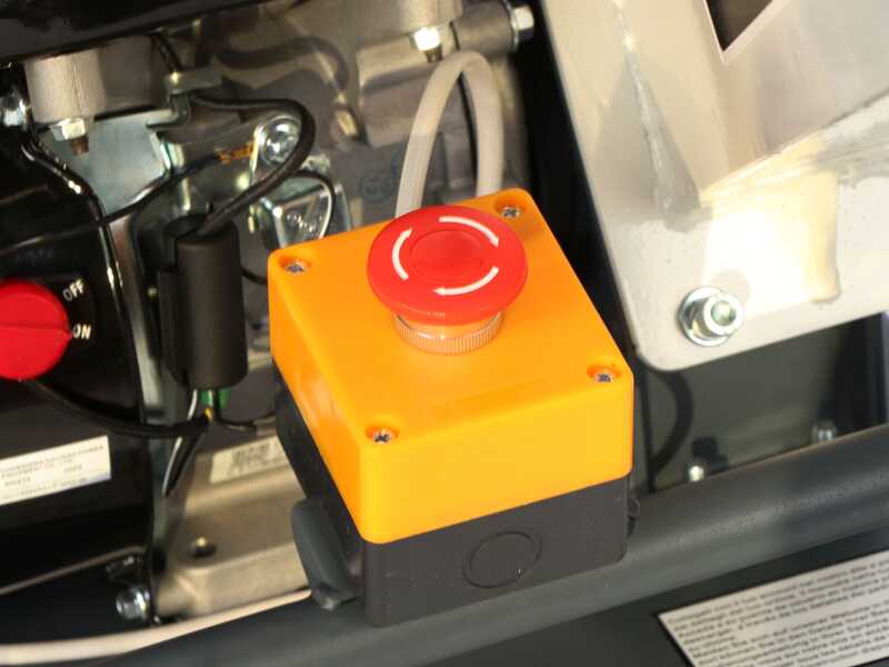 BlackStone GBK 500 - Broyeur thermique 2 en 1 avec bac ou goulotte d'&eacute;jection - Moteur Ducar DH212