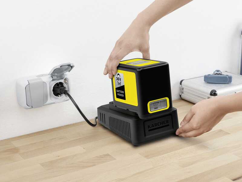 Karcher KM 70/30 C Bp 2SB - Balayeuse &agrave; batterie avec bac de ramassage - 36 V 5 Ah