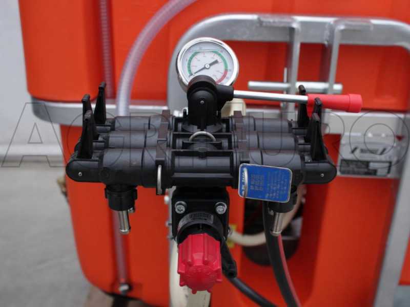 Pulv&eacute;risateur port&eacute; agricole Tornado - EMILIA 600/135 - r&eacute;servoir 600 litres