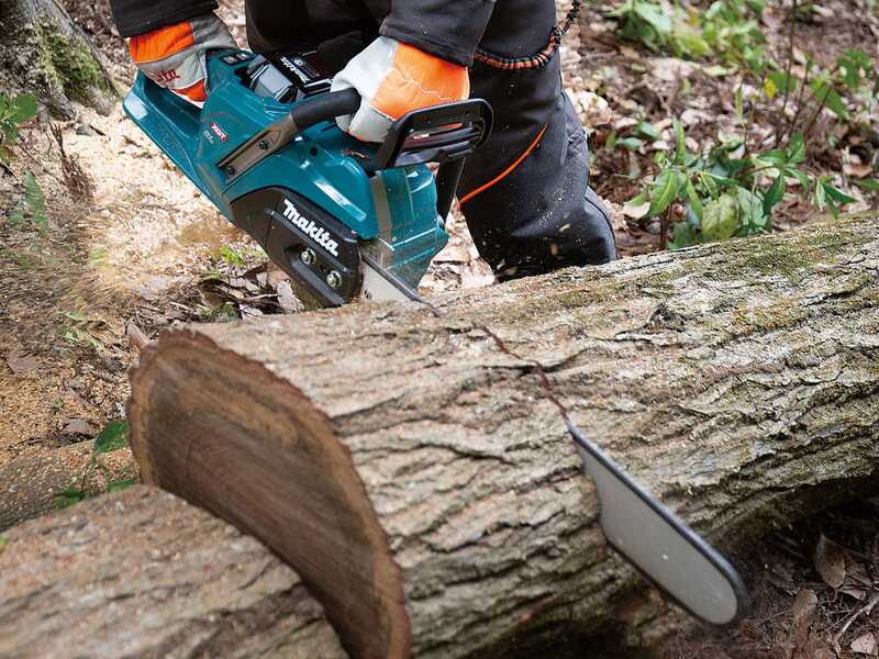 Makita XGT UC030GZ - Tron&ccedil;onneuse &eacute;lectrique &agrave; batterie - Guide de 50 cm - 5 Ah 40 V