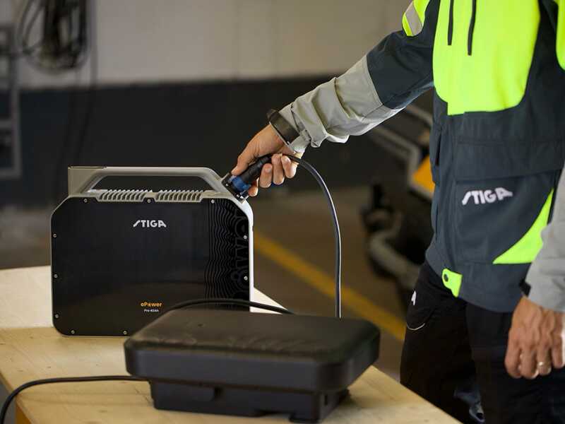 Stiga Tornado 5108e - Kit Tondeuse autoport&eacute;e + 1 module batterie ePower Pro 56V/40Ah - &Eacute;jection lat&eacute;rale et mulching