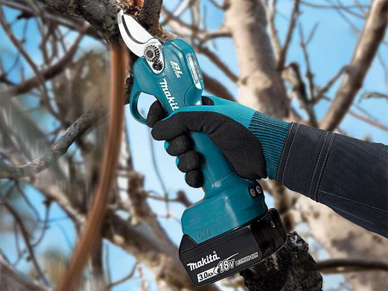 Makita DUP181Z - S&eacute;cateur &eacute;lectrique &agrave; batterie - 18 V - Diam&egrave;tre de coupe 30 mm - SANS BATTERIE NI CHARGEUR
