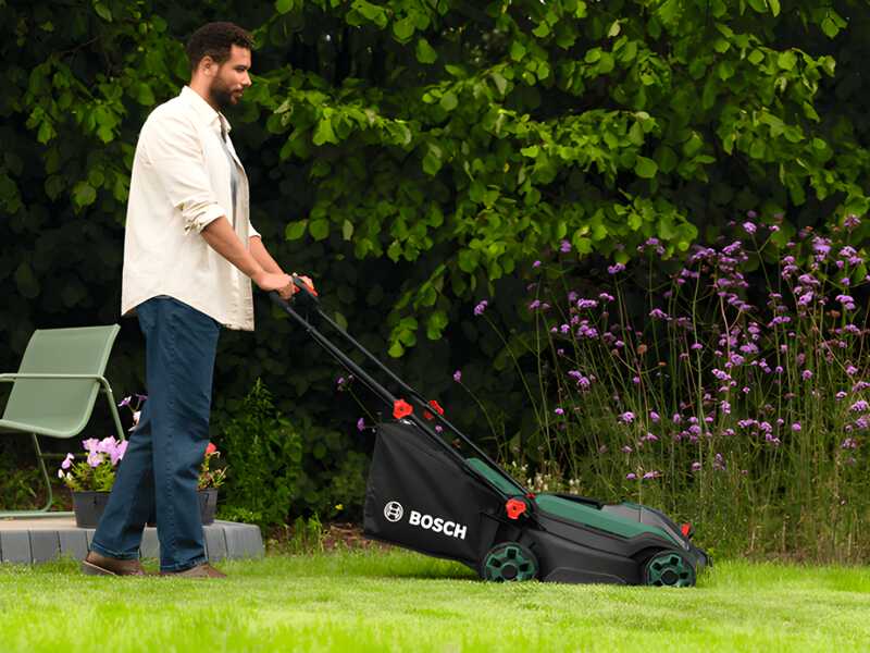 Bosch Rotak18V2-38 - Tondeuse &agrave; gazon sans fil - 2X18 V/4 Ah - Largeur de coupe 38 cm
