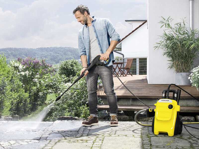 Nettoyeur haute pression &agrave; eau froide Karcher K4 Compact - 420 l/h - 130 bars
