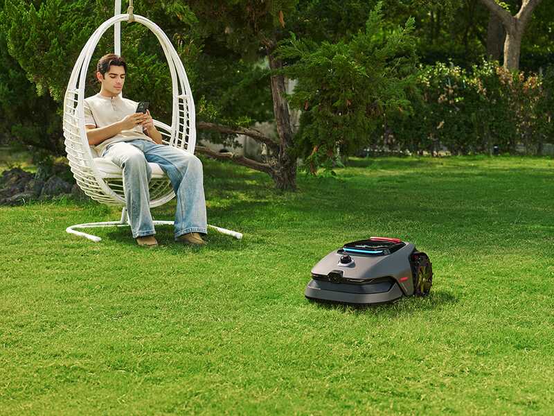MOVA LiDAX Ultra 1200 - Robot tondeuse - Sans installation - Avec abri