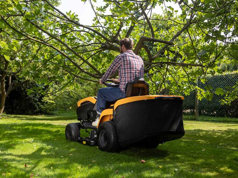 Stiga Estate 384e - Kit Tracteur tondeuse avec 2 modules de batterie ePower Pro de 56V/40Ah - Bac de ramassage et mulching