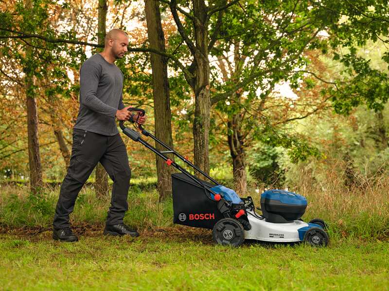 Bosch Professional GRA 18V2-46 SP - Tondeuse &agrave; gazon &agrave; batterie - 2x18 V 5,5 Ah - Largeur de coupe 46 cm