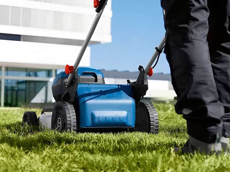 Bosch Professional GRA 18V2-46 SP - Tondeuse &agrave; gazon &agrave; batterie - 2x18 V 5,5 Ah - Largeur de coupe 46 cm