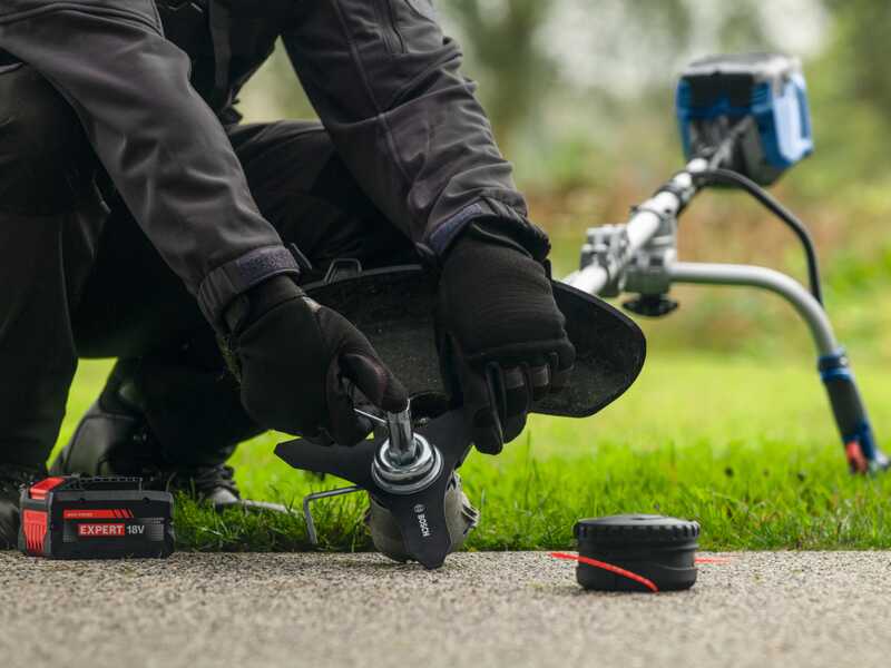 Bosch Professional GFR18V-25 BH - D&eacute;broussailleuse &agrave; batterie 18 V 4 Ah