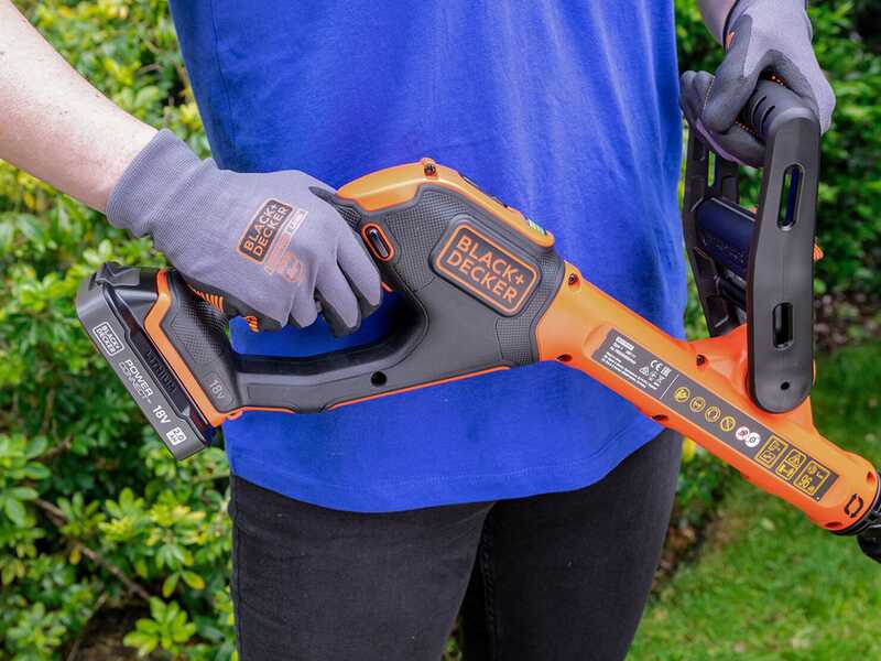 Black &amp; Decker BCST918D1-QW - Coupe-bordure &agrave; batterie 18V 2Ah + une batterie 18V 2Ah offerte