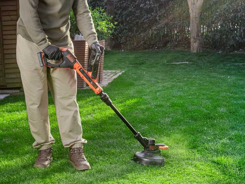 Black &amp; Decker BCST918D1-QW - Coupe-bordure &agrave; batterie 18V 2Ah + une batterie 18V 2Ah offerte