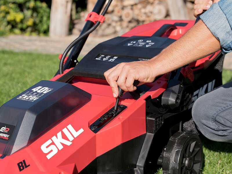 SKIL 0135 BA - Tondeuse &agrave; gazon &agrave; batterie 2x20V/4Ah + 1 batterie 20V 4Ah offerte - Largeur de coupe 38 cm