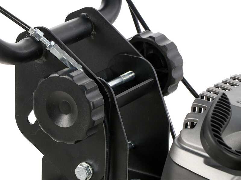 BlackStone GXR 260 - D&eacute;broussailleuse sur roues &agrave; essence 4 temps tract&eacute;e
