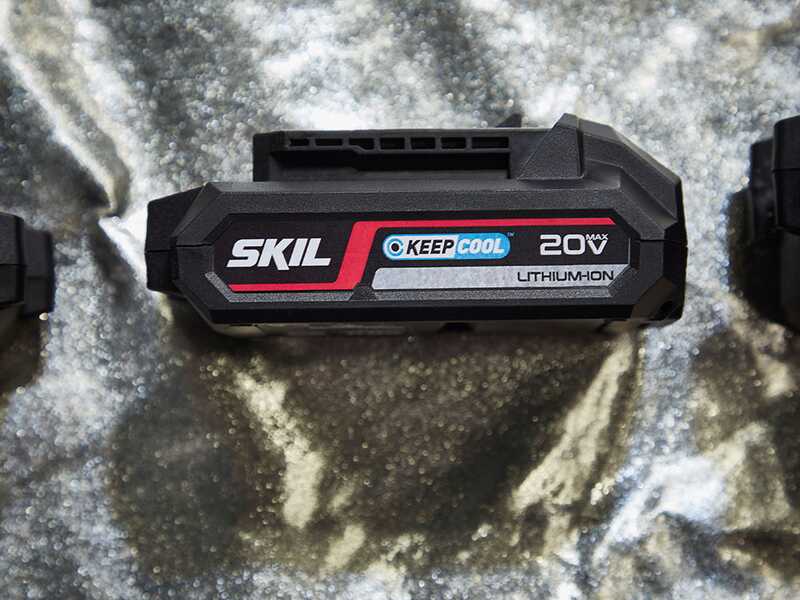 Skil 0781 CA - Pompe submersible pour eaux claires - 20V/2Ah