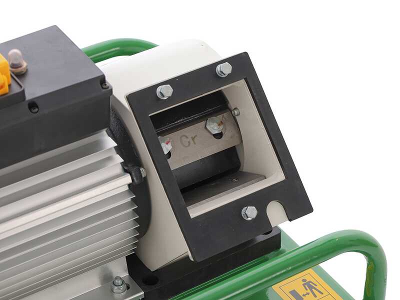 GreenBay GB-WERC 50 B - Broyeur de branches et v&eacute;g&eacute;taux &eacute;lectrique - Avec bac de ramassage