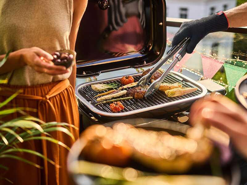 Weber Lumin avec support 1501652 - Barbecue &eacute;lectrique portable