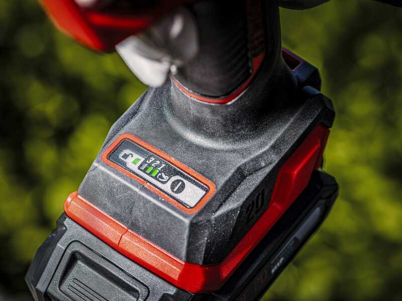 Skil 0620 CA - S&eacute;cateur &eacute;lectrique &agrave; batterie - 20 V / 2 Ah - Diam&egrave;tre de coupe 28 mm