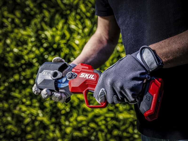 Skil 0620 CA - S&eacute;cateur &eacute;lectrique &agrave; batterie - 20 V / 2 Ah - Diam&egrave;tre de coupe 28 mm