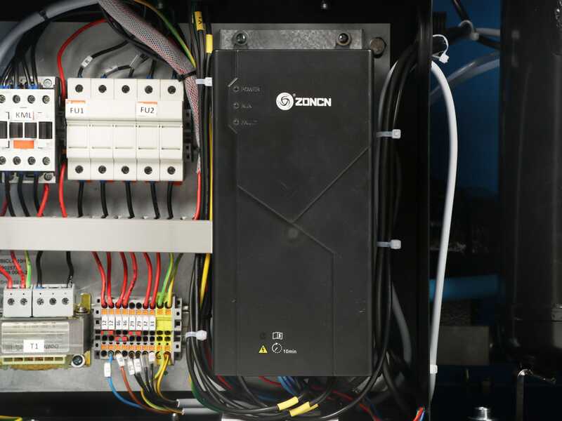 ABAC Cross 900 - Compresseur rotatif &agrave; vis triphas&eacute; silencieux - Moteur 10 CV - Cuve de 200 l