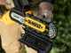 DeWalt DCMPS520P1-QW - Tron&ccedil;onneuse de taille &eacute;lectrique 18V 5Ah - Guide de 20 cm