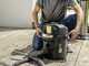 Karcher AD 2 Battery - Aspirateur &agrave; cendres - Bac de collecte en m&eacute;tal 14 l - SANS BATTERIE NI CHARGEUR