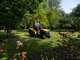 Stiga Estate 384e - Kit Tracteur tondeuse avec 2 modules de batterie ePower Pro de 56V/40Ah - Bac de ramassage et mulching