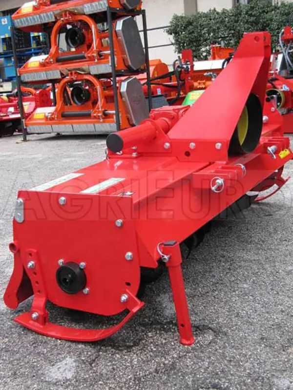 Fraise &agrave; tracteur s&eacute;rie medium avec d&eacute;port m&eacute;canique Agrieuro UR 168