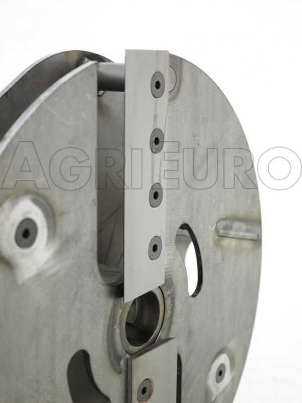 Broyeur de v&eacute;g&eacute;taux thermique professionnel AgriEuro avec moteur essence 15 CV - Broyeur