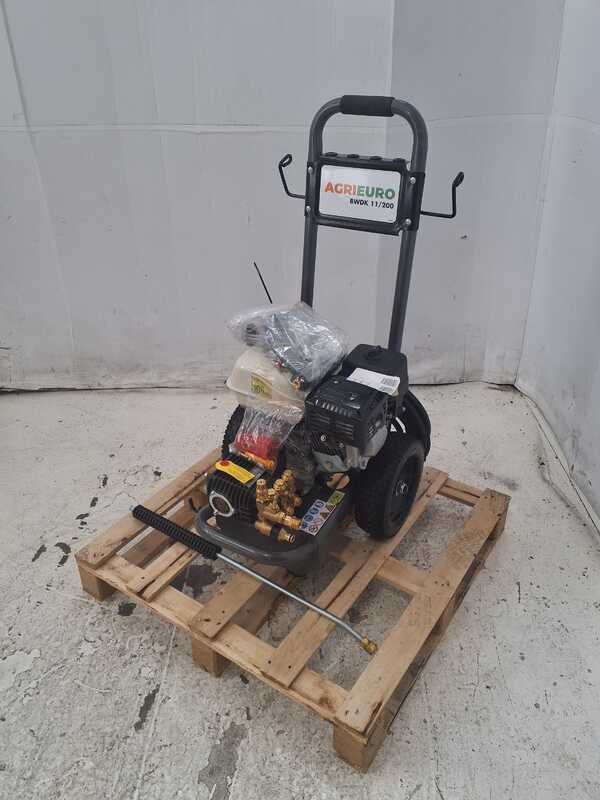 OUTLET - PETITS D&Eacute;FAUTS ESTH&Eacute;TIQUES - Nettoyeur haute pression thermique AgriEuro BWDK 11/200 PRO - 200 bars 660 l/m - pompe Comet BWD-K - moteur Honda GX 200